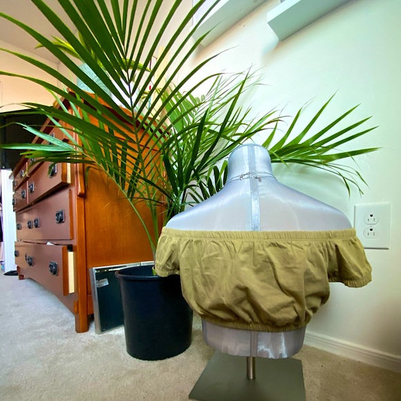 Off the Shoulder scrunch top - Picture 2 of 2